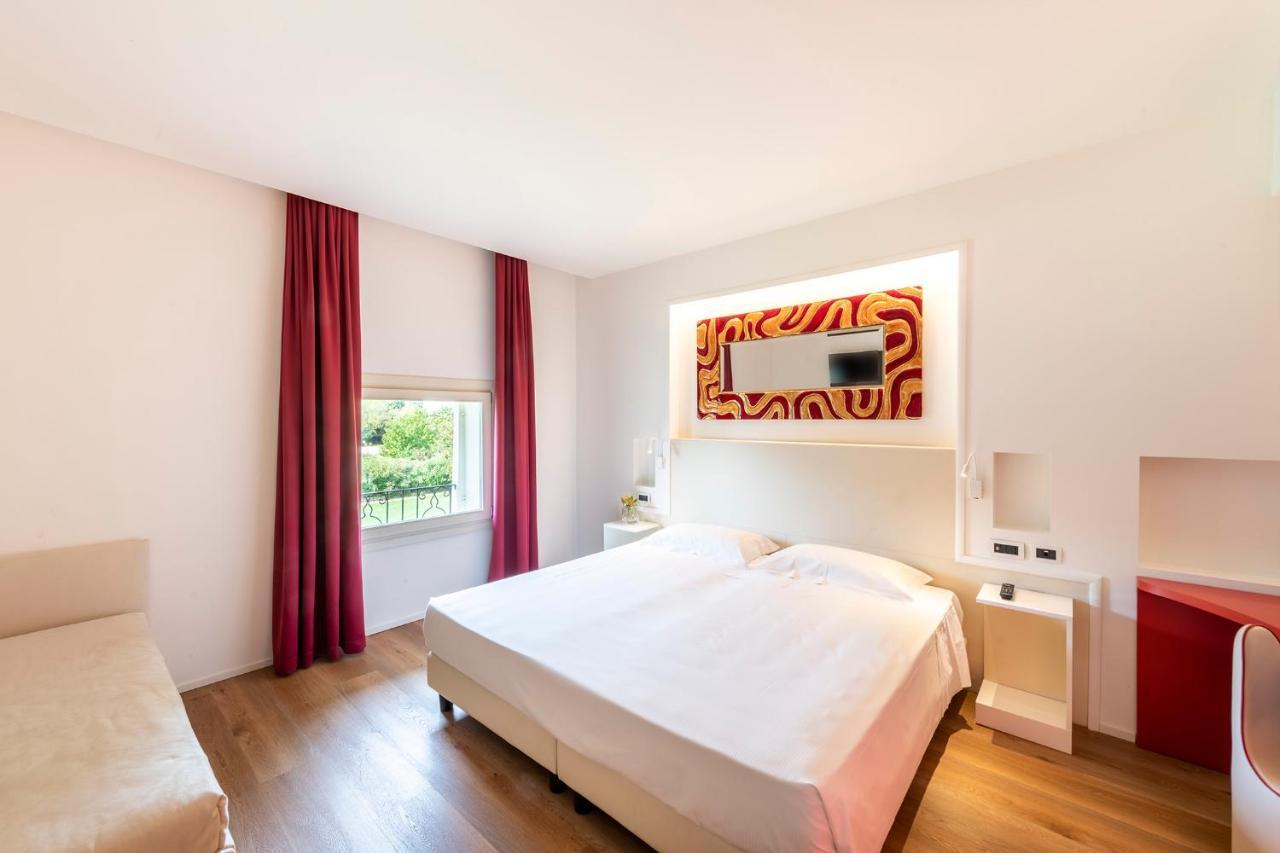 Hotel Villa I Pini Мало Экстерьер фото